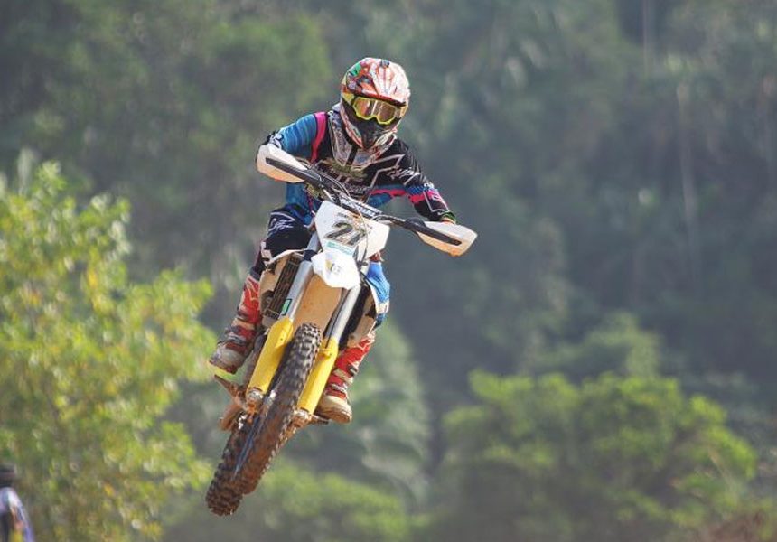 Motocross racing competition